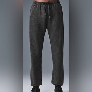 Alo men’s Chill Vintage Wash Sweatpant | black wash | size: L